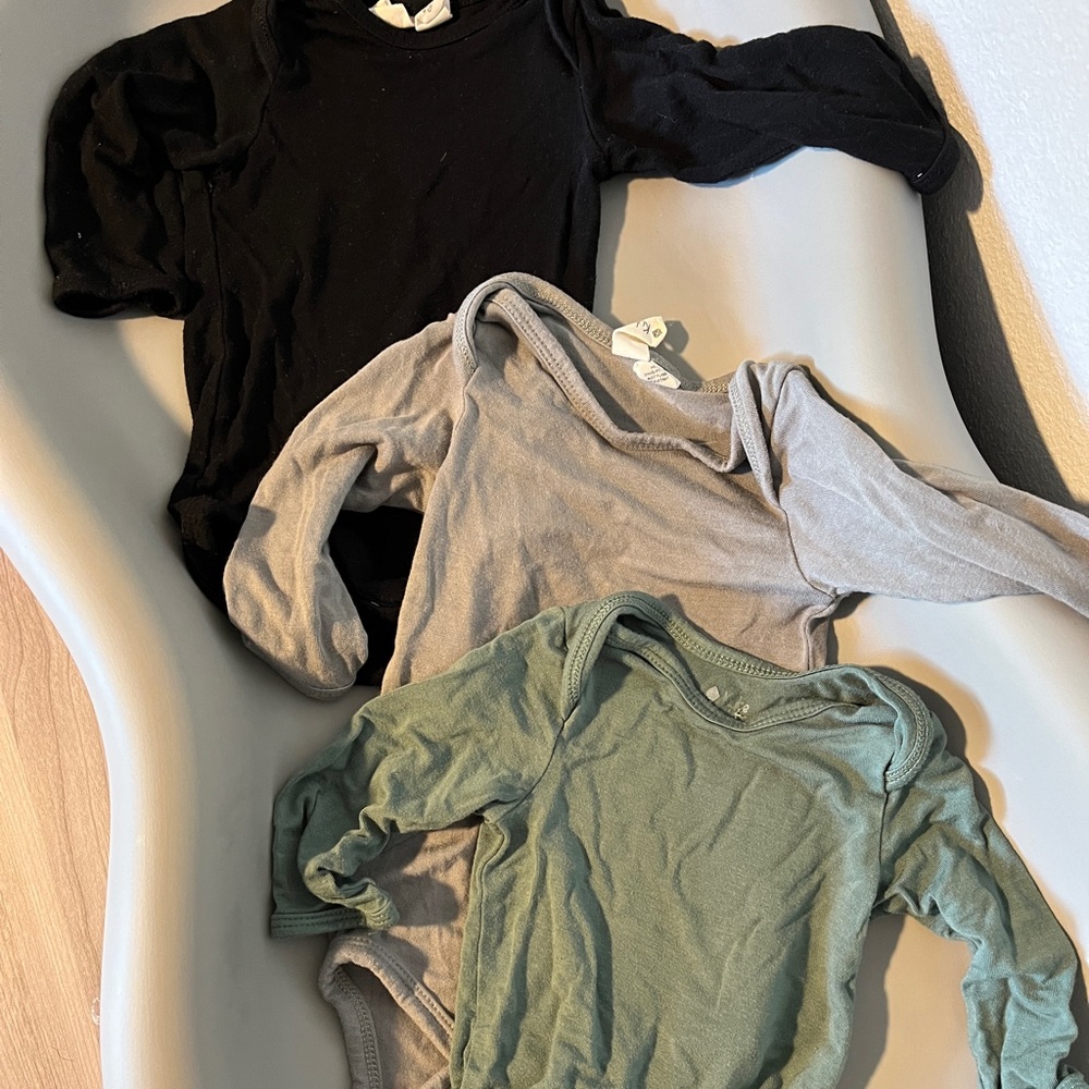0-3 kyte bodysuit bundle (midnight, pine, chrome?)